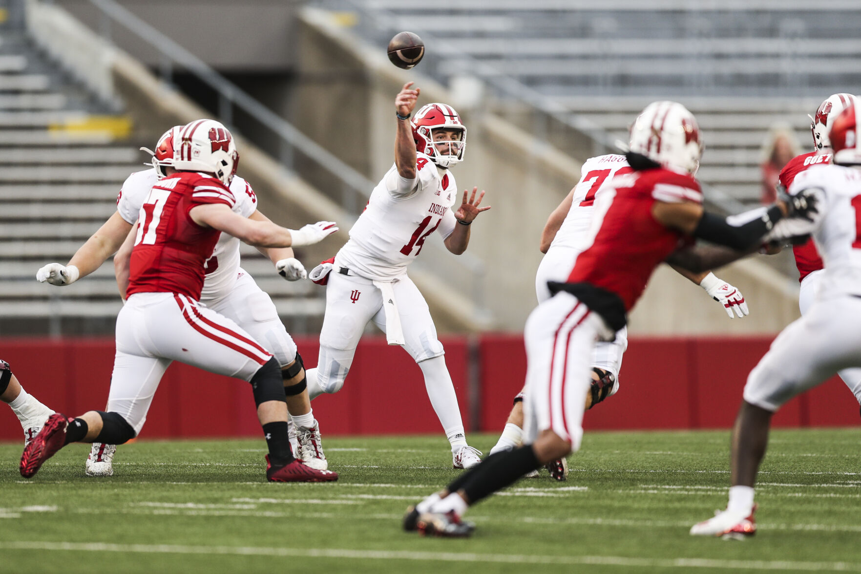BOZICH | Jump around: No. 10 Indiana out-toughs No. 18 Wisconsin, 14-6